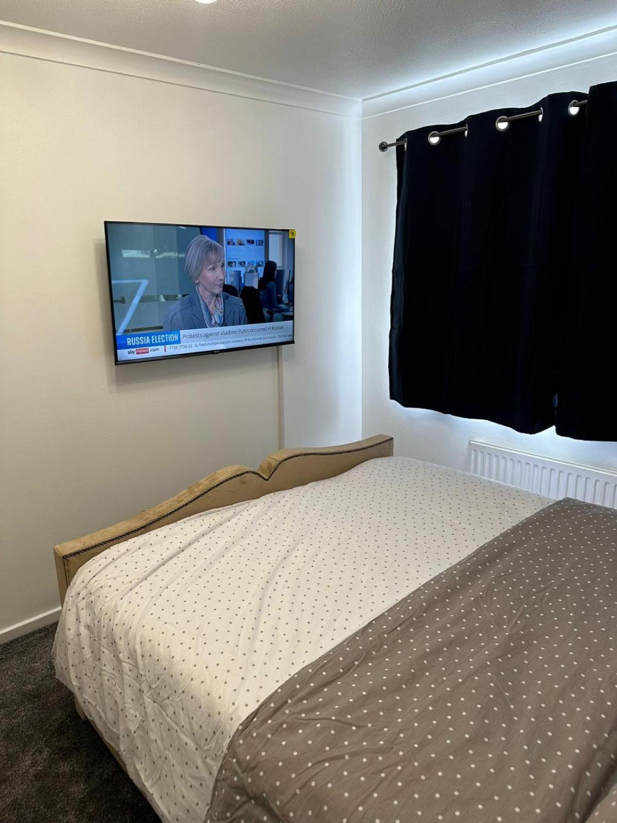 Lovely Two Bedroom Flat Thamesmead  エクステリア 写真
