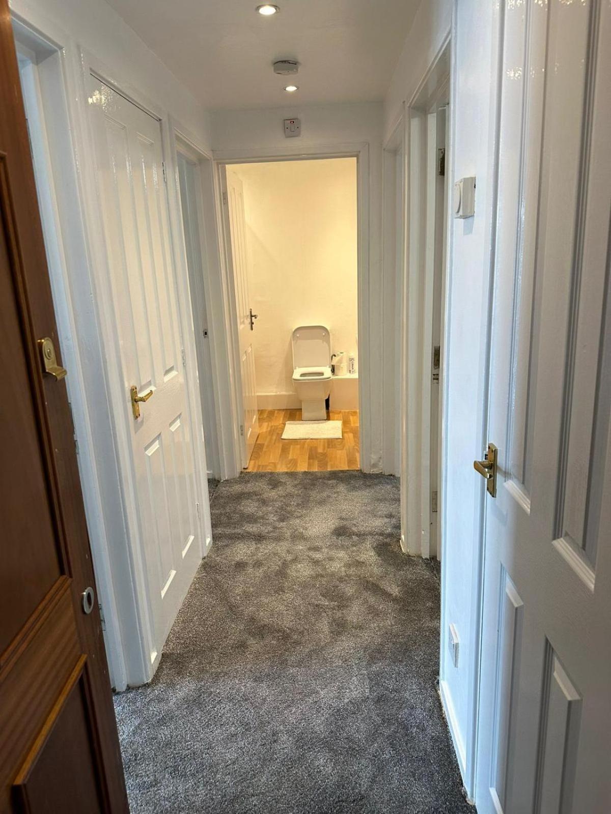 Lovely Two Bedroom Flat Thamesmead  エクステリア 写真