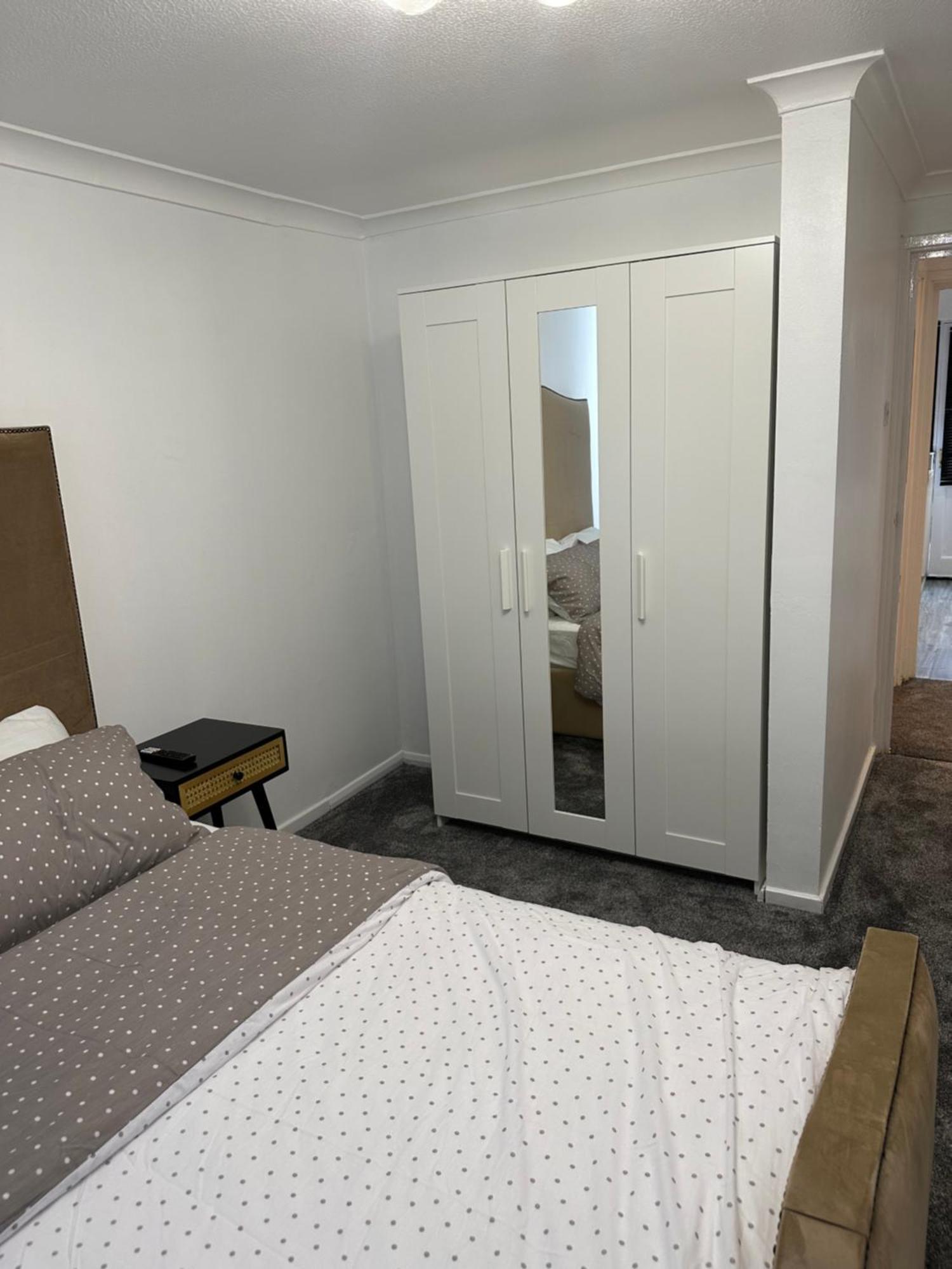 Lovely Two Bedroom Flat Thamesmead  エクステリア 写真