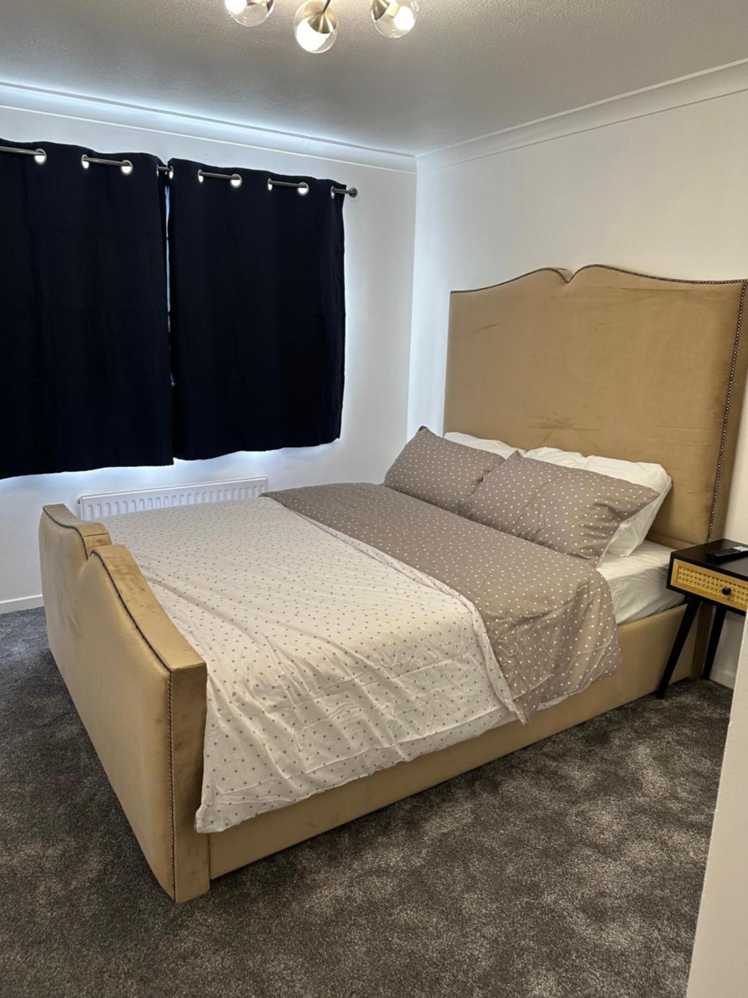 Lovely Two Bedroom Flat Thamesmead  エクステリア 写真