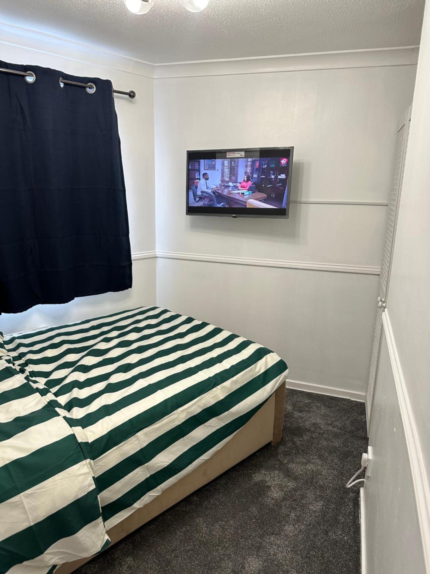 Lovely Two Bedroom Flat Thamesmead  エクステリア 写真